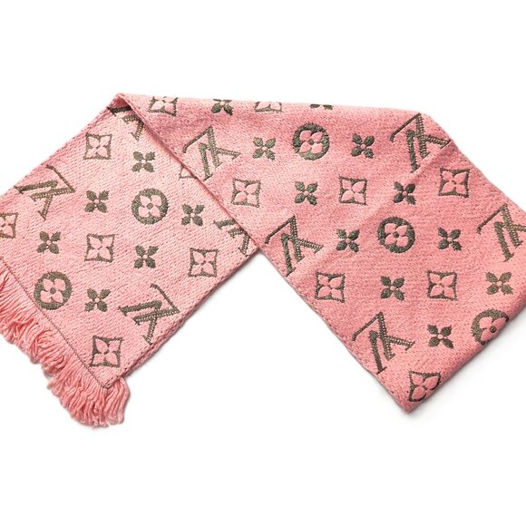 Louis Vuitton LV Pink Silver Shine Monogram Logomania Scarf Pre-Owned - Picture 3 of 13